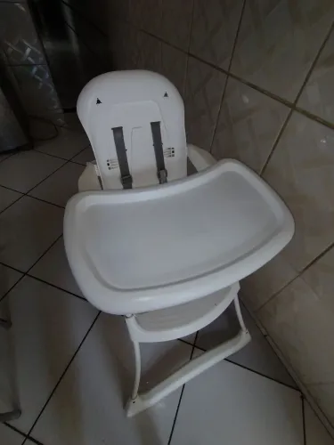 Vendo caderinha de alimentação para bebê, semi usada , em boas condições.