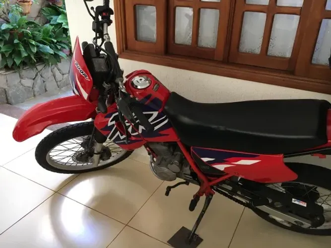 Honda XR 200R, em perfeito estado