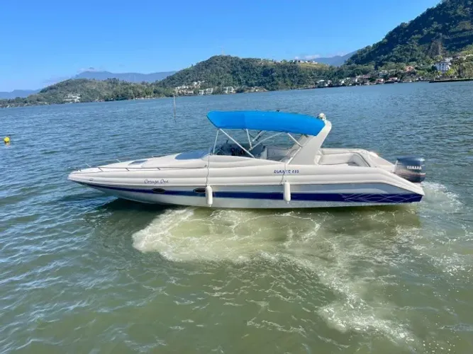 LANCHA CABINADA 33" RUNNER - MOTOR YAMAHA 200 HP