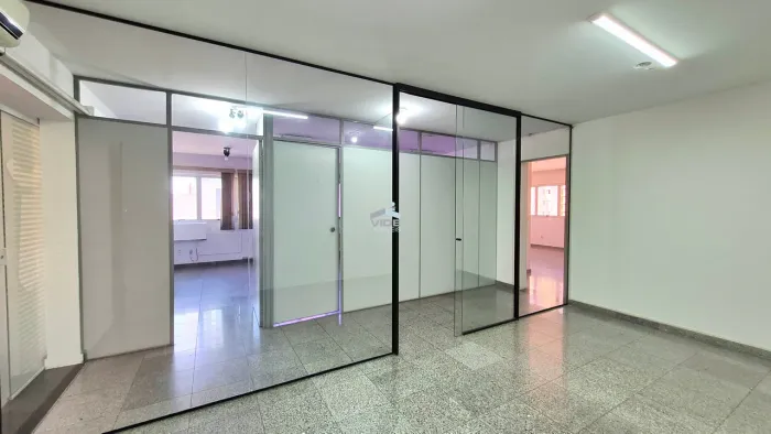 CONJUNTO DE SALAS COMERCIAIS CONJUGADAS À VENDA OU LOCAÇÃO CENTRO ? CAMPINAS: Espaço amplo