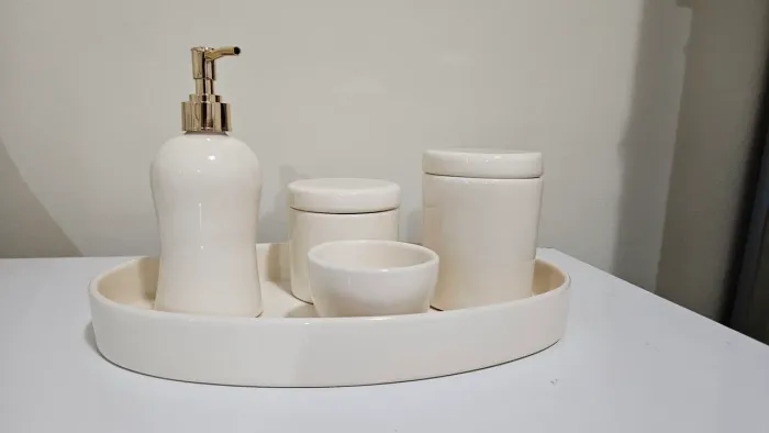 Kit higiene bebê em porcelana