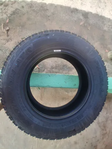 Vendo 2 Pneus Pirelli Scorpion 205/65 R15 - Praticamente Novos