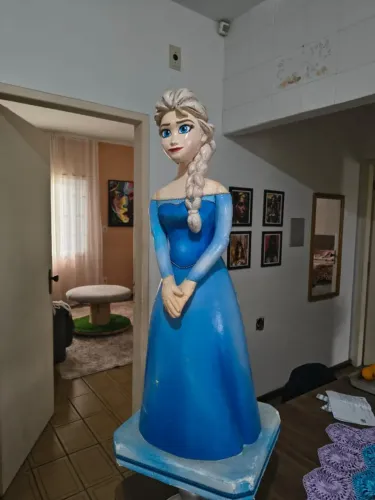 Escultura Elsa Frozen em Isopor e Resina para Decoração de Festas