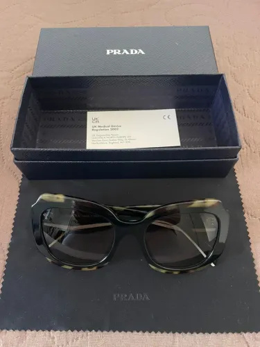 Vendo Óculos PRADA na caixa