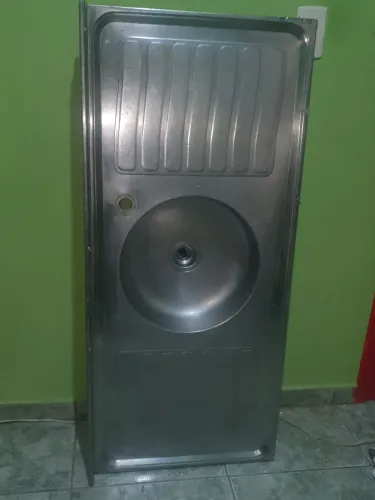PIA de alumínio com filtro e torneira.