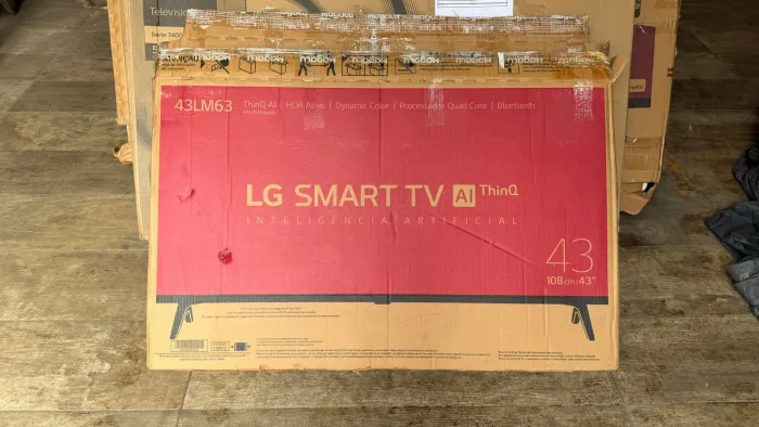 Smart TV LG 43" ThinQ AI - Tela trincada