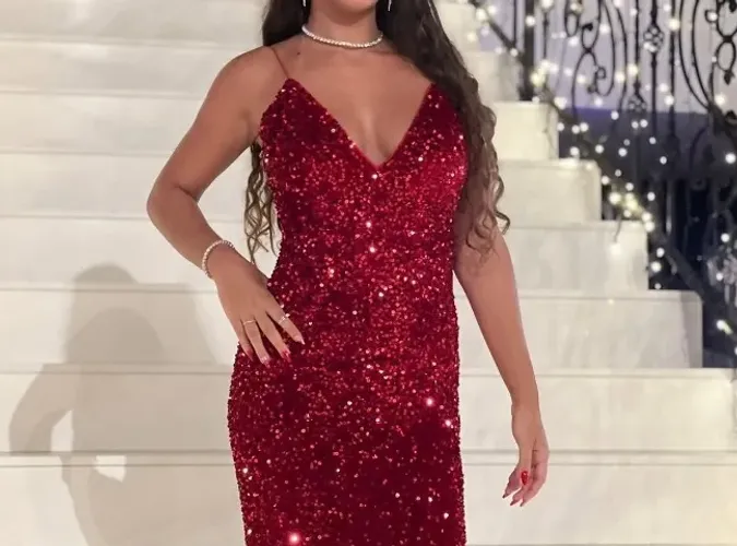 Vestido de longo de lantejoula aberto nas costas