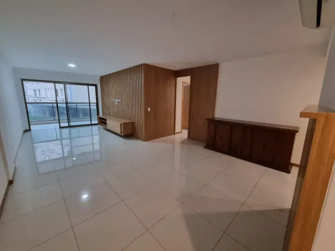 Luxuoso apto. para locação na Lagoa, Fonte da Saudade, parte baixa, 04 qts (02 suítes), 02