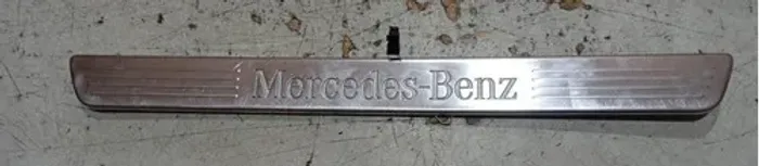 Soleira Led Dianteira Direita Mercedes Gla 200 2014 - 2018