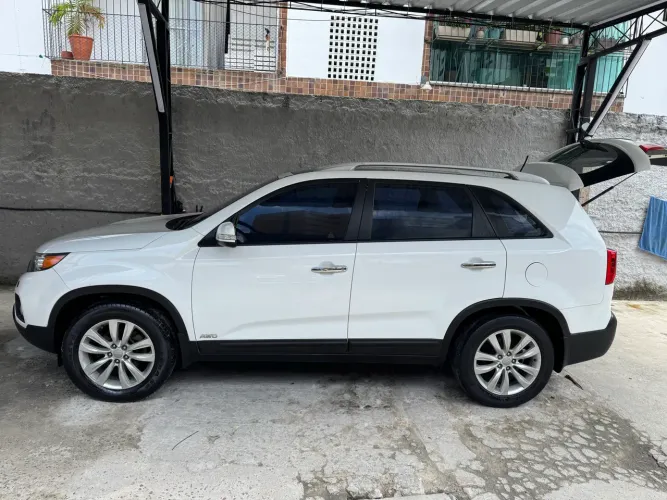 Kia Motors Sorento 3.5 V6 24V 278cv 4X4 Aut. 2013