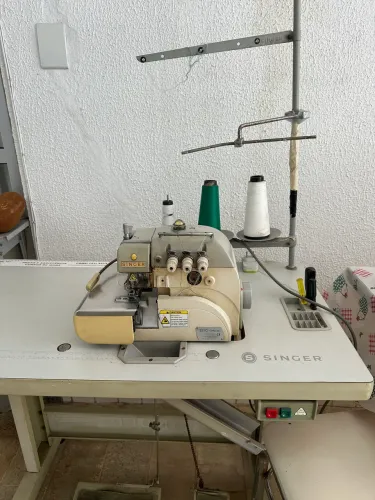 Máquina overlock 321C 131M 04