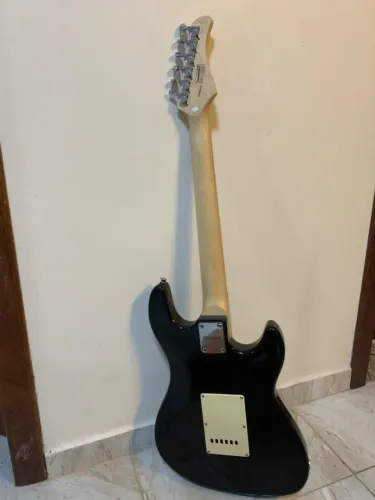 Vendo guitarra de canhoto