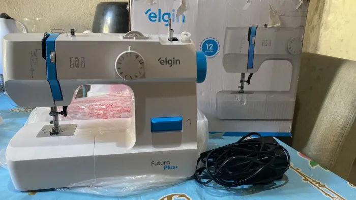 Máquina de Costura Elgin futura plus+