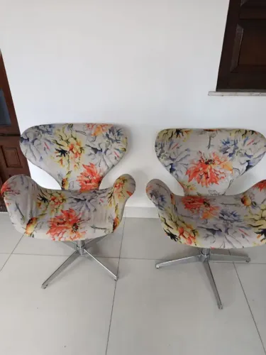 Vendo duas poltronas estofada
