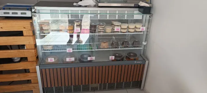 Vitrine refrigerada 220 semi nova funcionando certinho