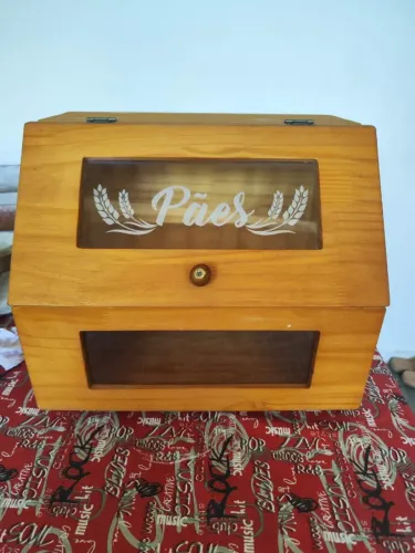 Lindo Porta Pão em Bambu