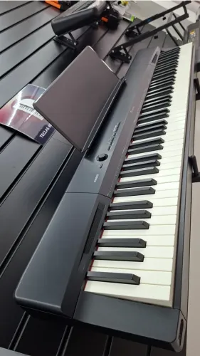 Piano Digital Casio Privia PX-160 - SEMINOVO - Aceitamos Trocas - Dividimos em até 12x
