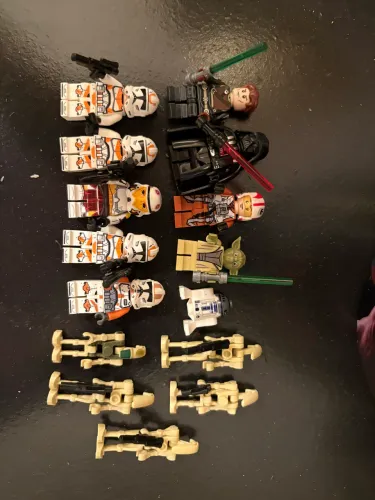Lote de mini figuras similar a Lego