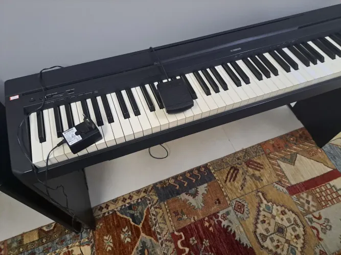 Piano digital Yamaha P-45