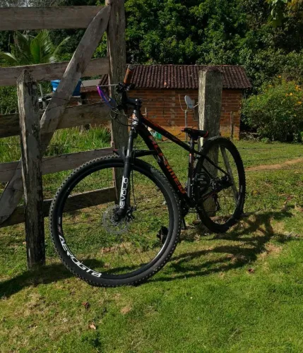 Bicicleta bem conservada a venda