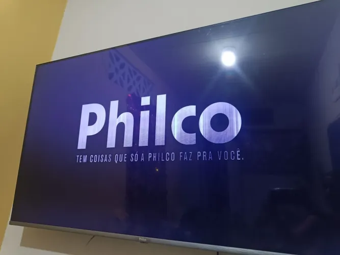 Vendo tv com defeito na tela