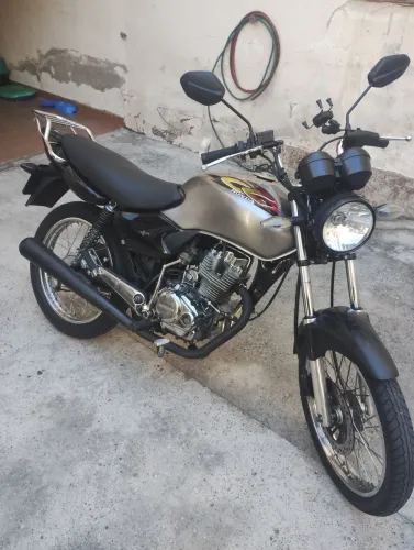 Titan 125 ES