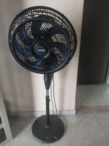 Ventilador de Coluna Arno 40cm X-Treme 7 VE7C Preto e Azul Escuro.