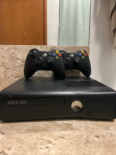 Xbox 360 Slim desbloqueado