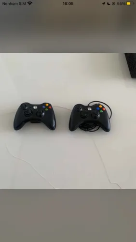 Xbox 360 com dois controles