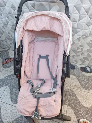 Vendo carrinho de bebê menina