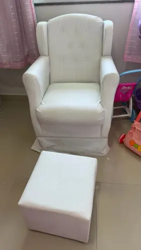 VENDO POLTRONA DE AMAMENTAÇÃO COM PUFF!