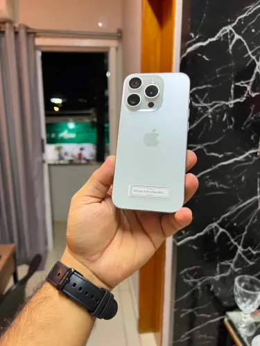 iPhone 15 Pro 256 GB todo original impecável
