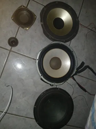 Autofalante  sub Twitter e grave jvc E Jbl pra vender rápido troco em som