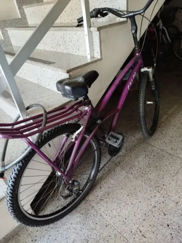 Vendo bicicleta Caloi de alumínio. 