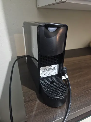Cafeteira Nespresso Essenza Mini