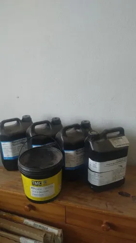 Verniz gráfico e tinta gráfica