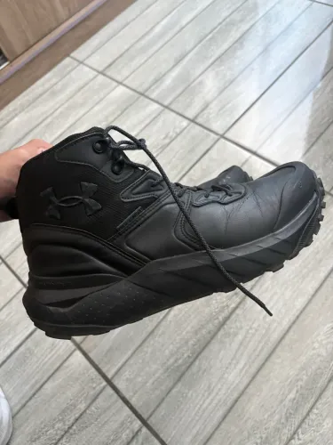 Bota Under Armour Defense Mid