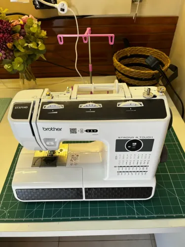 Máquina de costura ST371 brother