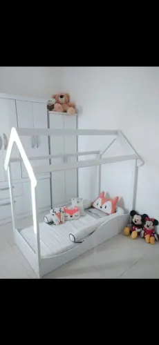 Cama casa montessoriana + colchão novo 