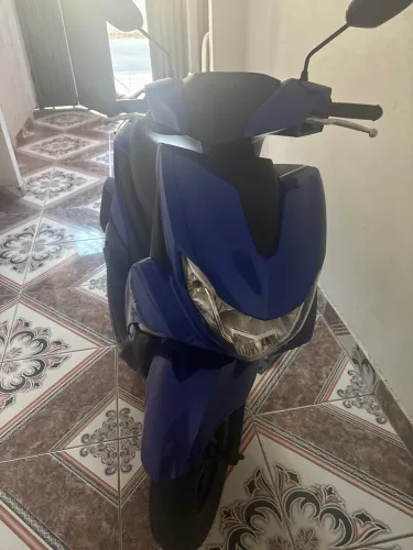 Yamaha Fluo semi nova
