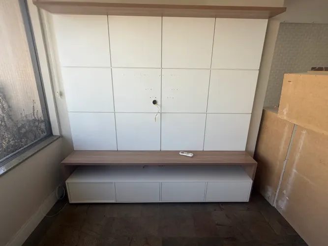 Rack para TV com painel e gavetas 2,20/2,10m