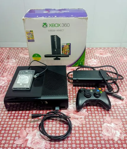 Xbox 360 super slim destravado com 52 jogos