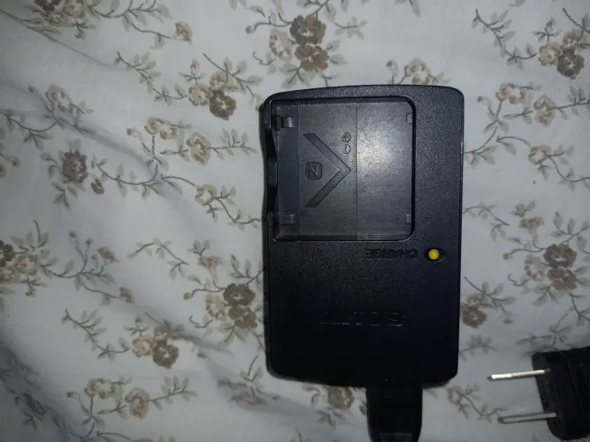 Carregador bateria câmera Sony modelo BC csn usado
