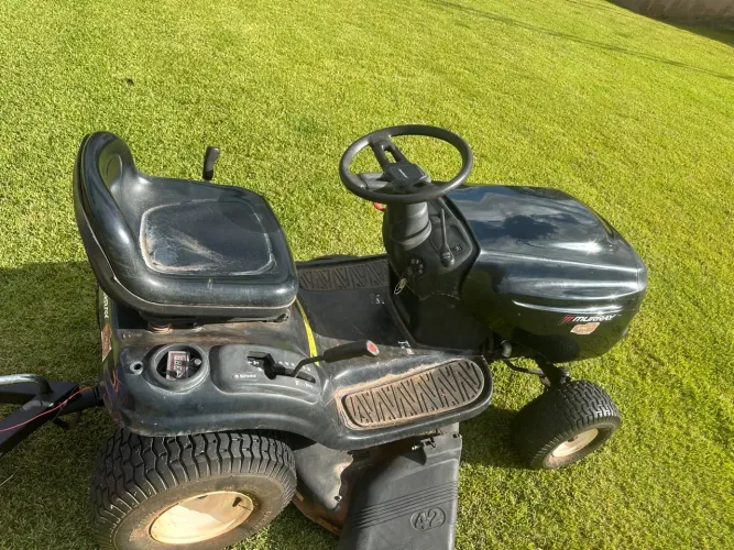 TRATOR DE GRAMA + CARRETA PULVERIZAÇÃO 