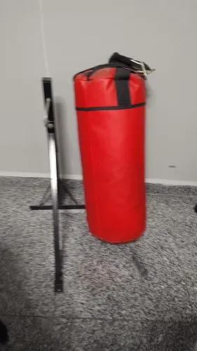 Saco de pancada com suporte