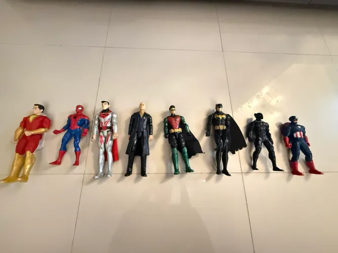 Kit 8 bonecos Marvel + DC
