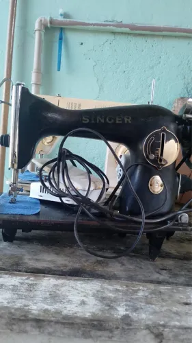Máquina Singer Reta