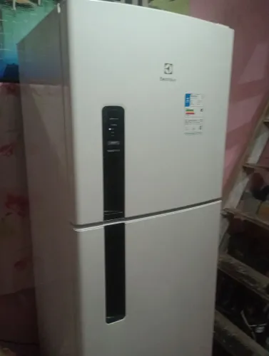 Vendo uma geladeira flost Free com três meses de uso
