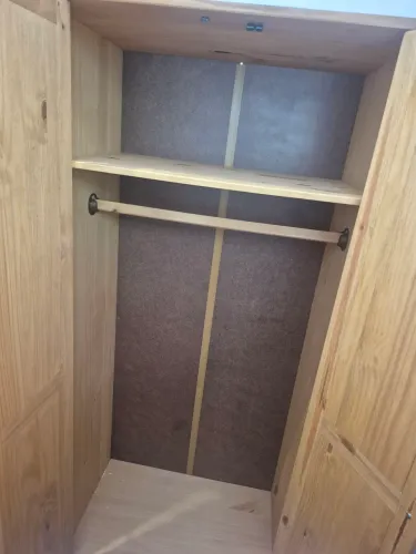 Guarda-roupa com 2 portas novinhos em madeira! 