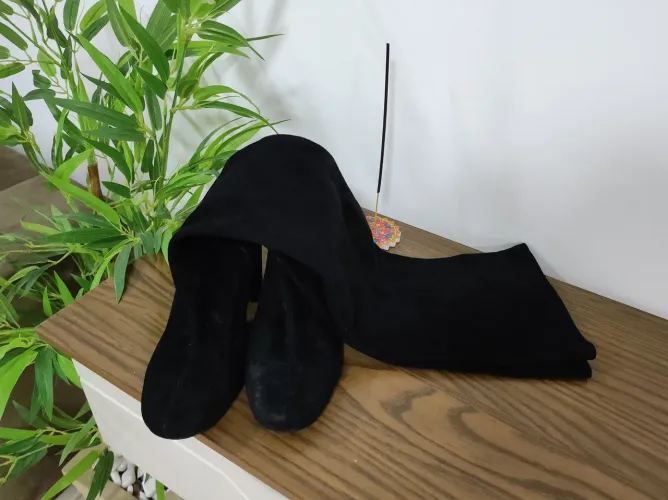 Bota Zara legítimo europeu em  camurça preta, cano longo, salto bloco médio 